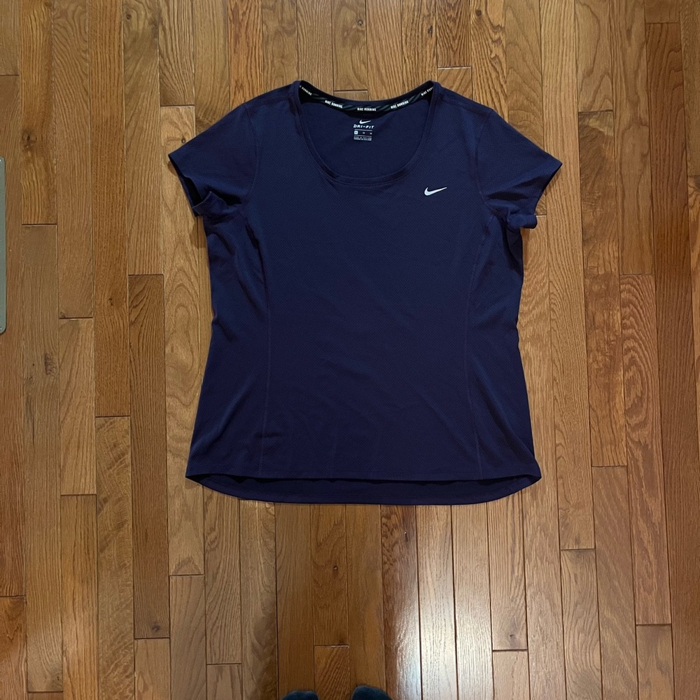 Nike Women’s Tee Size XL